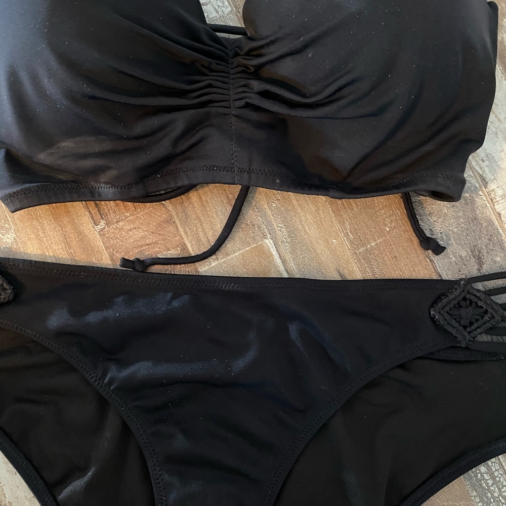 Black bikini